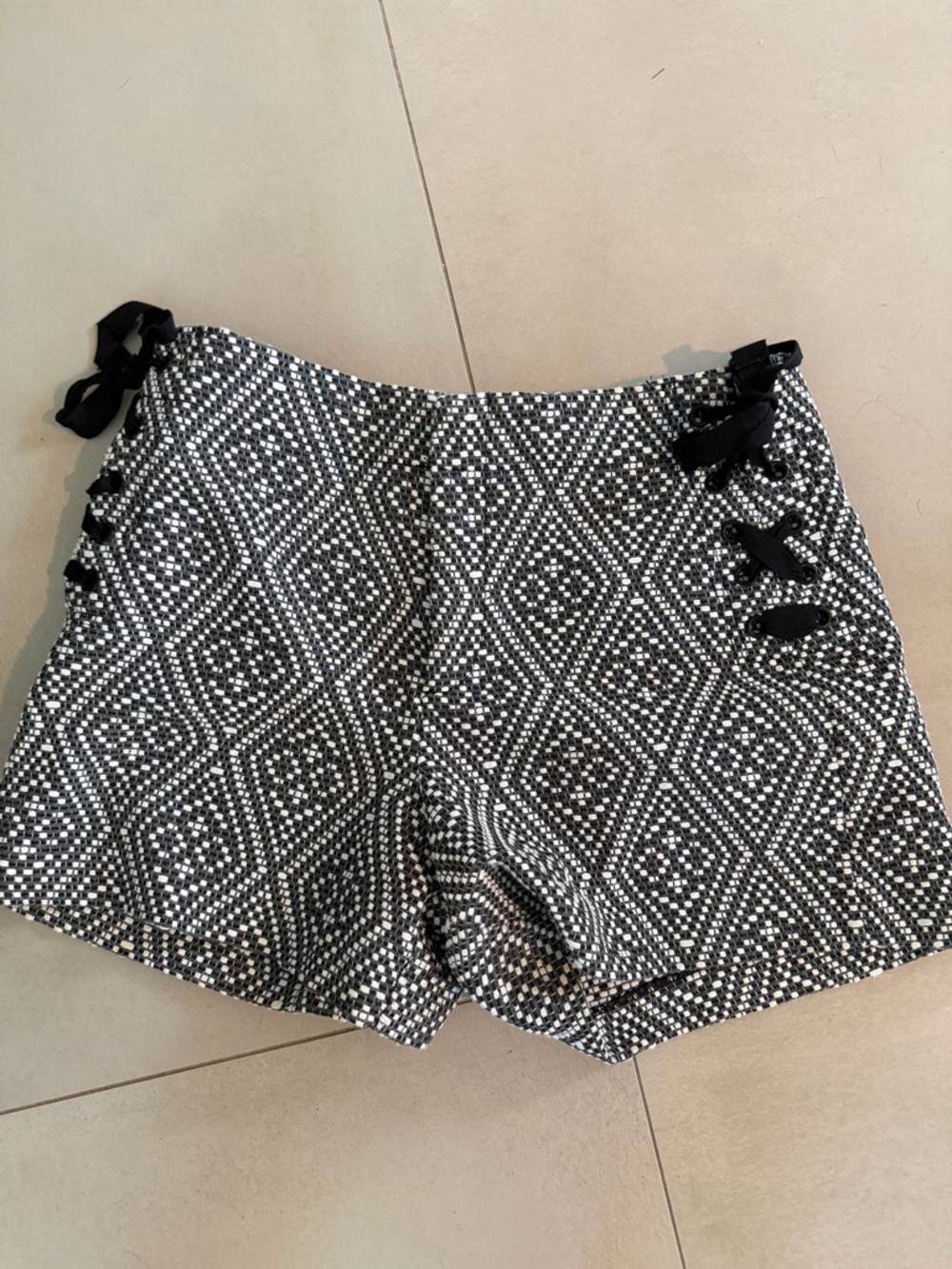 GAP Black and White Woven high waisted shorts